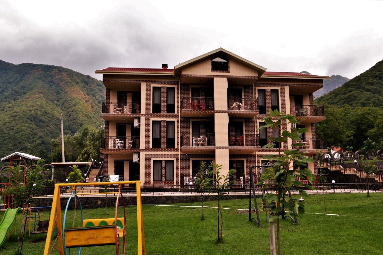 Bergs Otel And Restaurant Гах Екстериор снимка